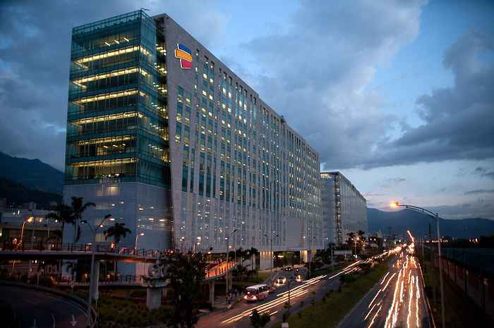 S&P confirmó calificaciones de Bancolombia; redujo perspectiva a estable